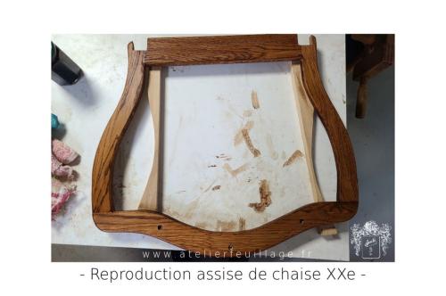 Travail de reproduction d'une assise de chaise XXe siècle