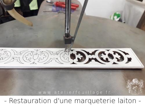 Découpe d'une marqueterie laiton